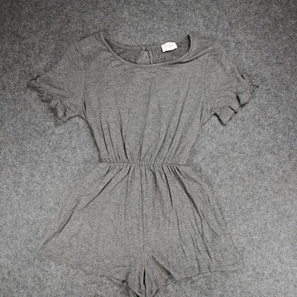 Everly Women's Gray Ruffle Sleeve Keyhole Back Romper Playsuit BOHO - Picture 1 of 8